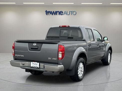 Used 2018 Nissan Frontier SV image 5