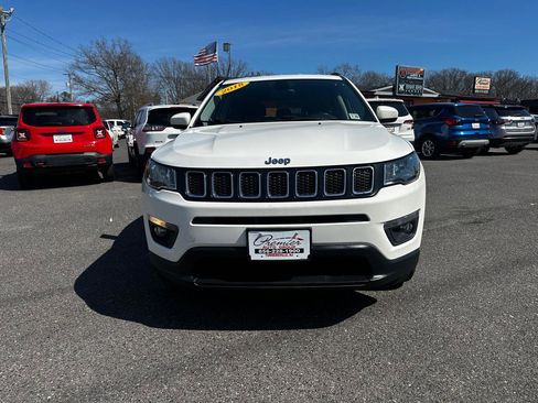 Used 2018 Jeep Compass Latitude w/ Cold Weather Group AWD/4WD image 2