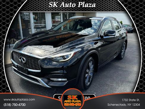 Used 2017 INFINITI QX30 Premium w/ Navigation Package image 1
