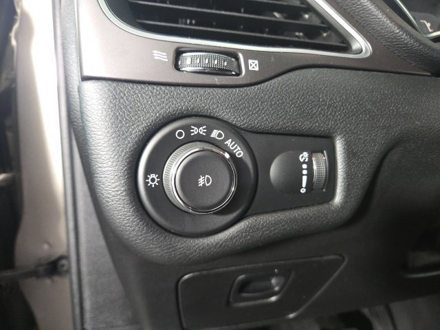 Used 2019 Jeep Cherokee Latitude w/ Popular Appearance Group AWD/4WD image 23