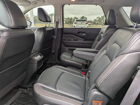 Used 2022 Nissan Pathfinder SL w/ SL Premium Package image 16