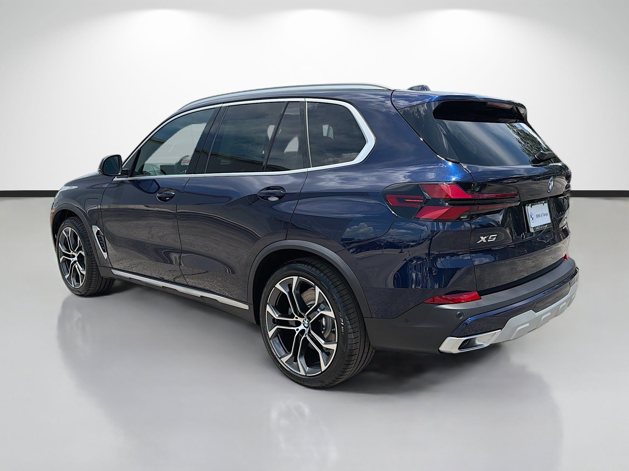 New 2026 BMW X5 xDrive50e w/ Executive Package AWD/4WD image 5