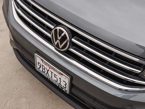 Used 2022 Volkswagen Tiguan SE FWD image 8