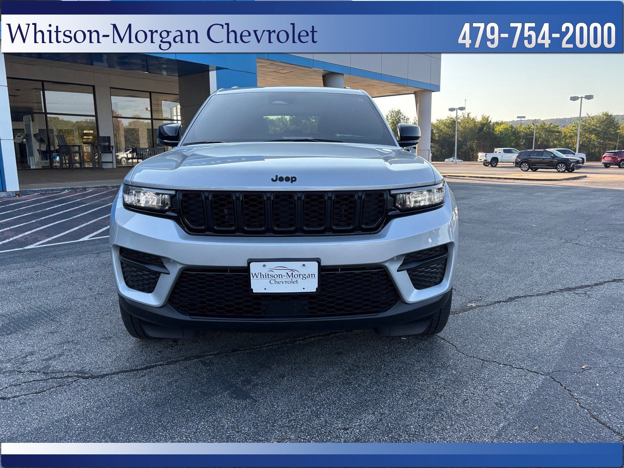 Used 2023 Jeep Grand Cherokee Altitude AWD/4WD image 2