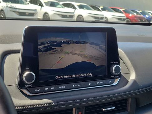 Used 2025 Nissan Rogue SV image 31