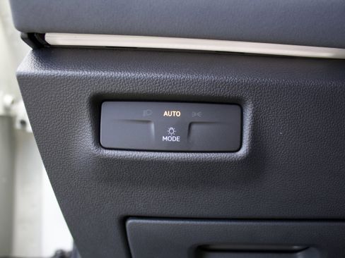 New 2026 Volkswagen Tiguan SE R-Line AWD/4WD image 14