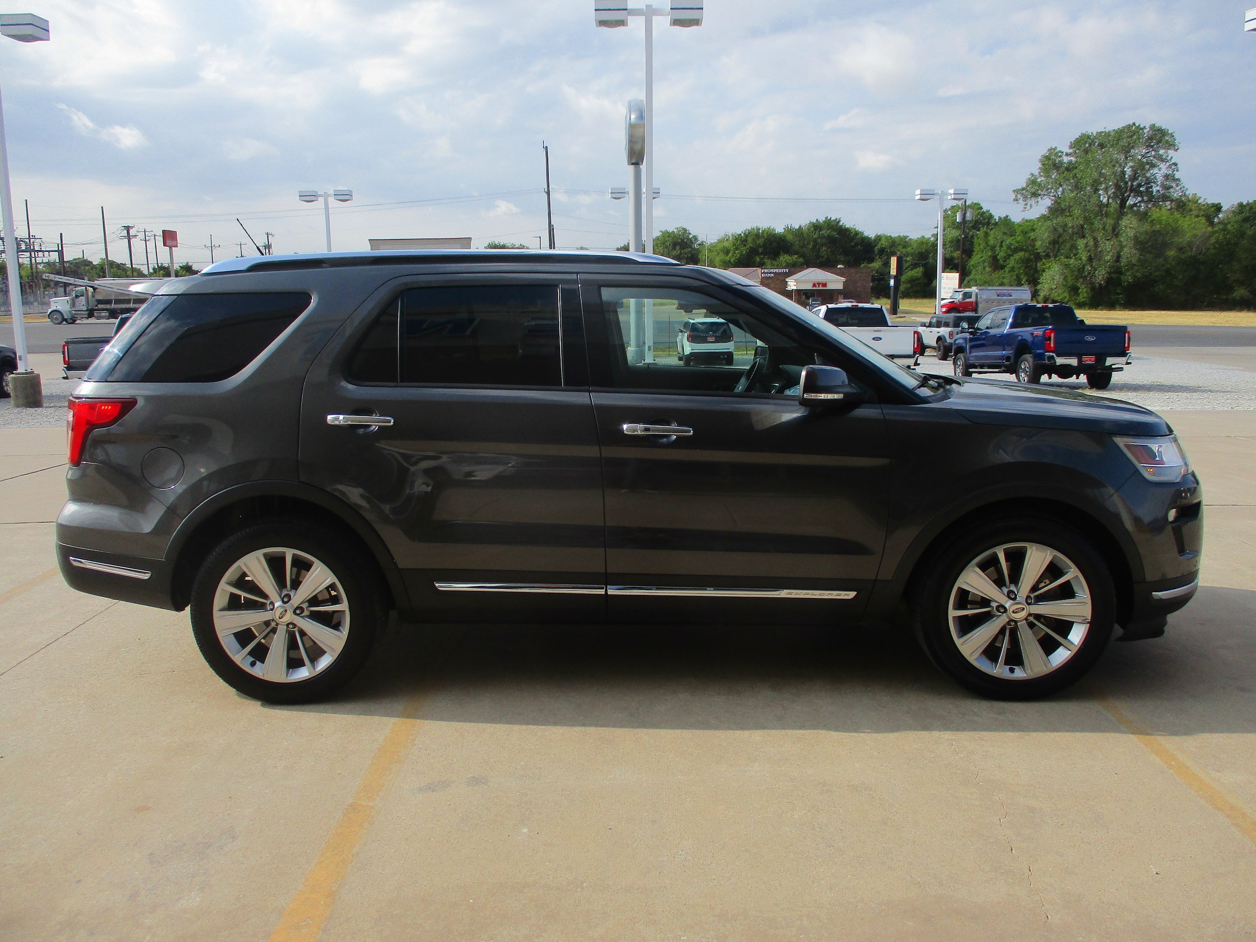 Used 2018 Ford Explorer Limited FWD image 8