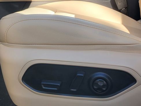 Used 2024 Jeep Grand Cherokee Limited image 12