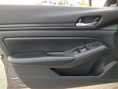 Used 2024 Nissan Altima 2.5 SV image 12