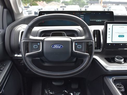 Certified 2025 Ford Expedition Platinum AWD/4WD image 14