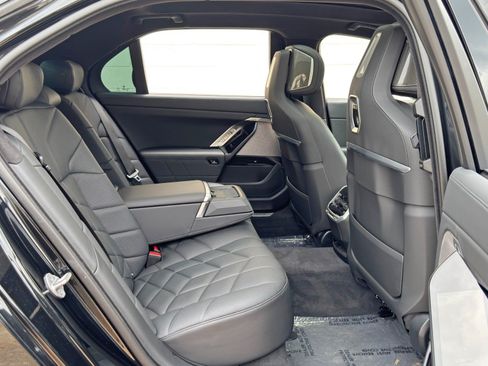 Used 2023 BMW 740i w/ Executive Package RWD image 52