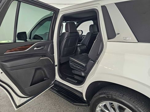 Used 2023 Cadillac Escalade Premium Luxury w/ Performance Package image 17