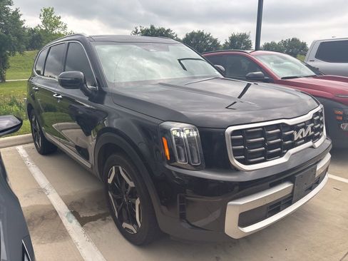 Used 2024 Kia Telluride S w/ S Sunroof Package FWD image 3