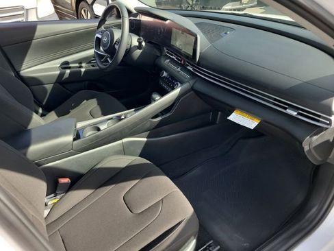 Certified 2025 Hyundai Elantra SEL w/ Cargo Package image 17