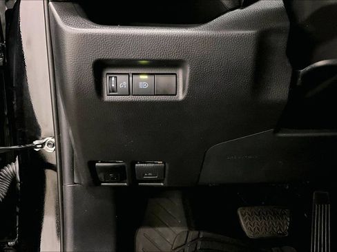 Used 2021 Toyota RAV4 LE AWD/4WD image 15