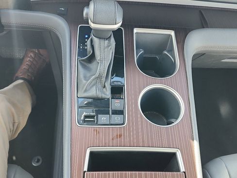 Used 2024 Toyota Sienna XLE image 19