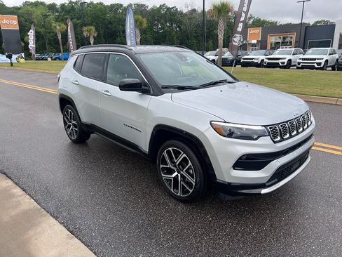 Certified 2025 Jeep Compass Limited w/ Elite Group AWD/4WD image 1