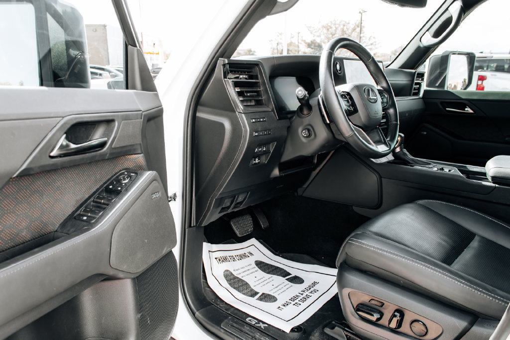 Used 2024 Lexus GX 550 w/ Accessory Package (Z1) AWD/4WD image 13