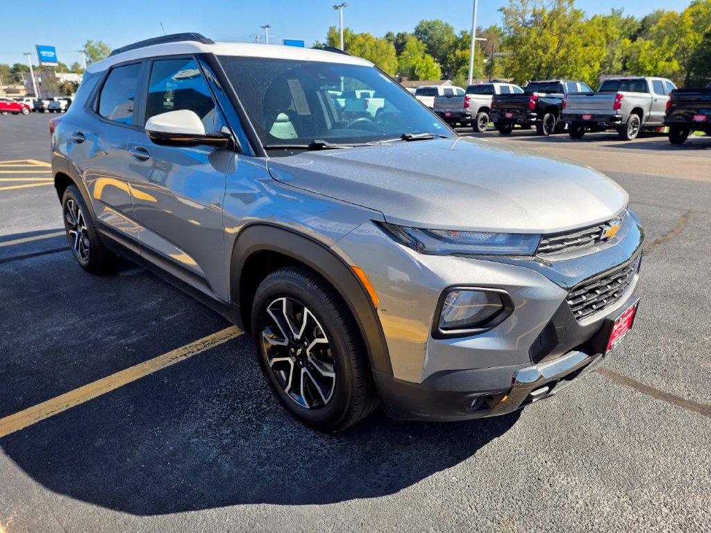 Used 2023 Chevrolet TrailBlazer ACTIV w/ Sun and Liftgate Package FWD image 2