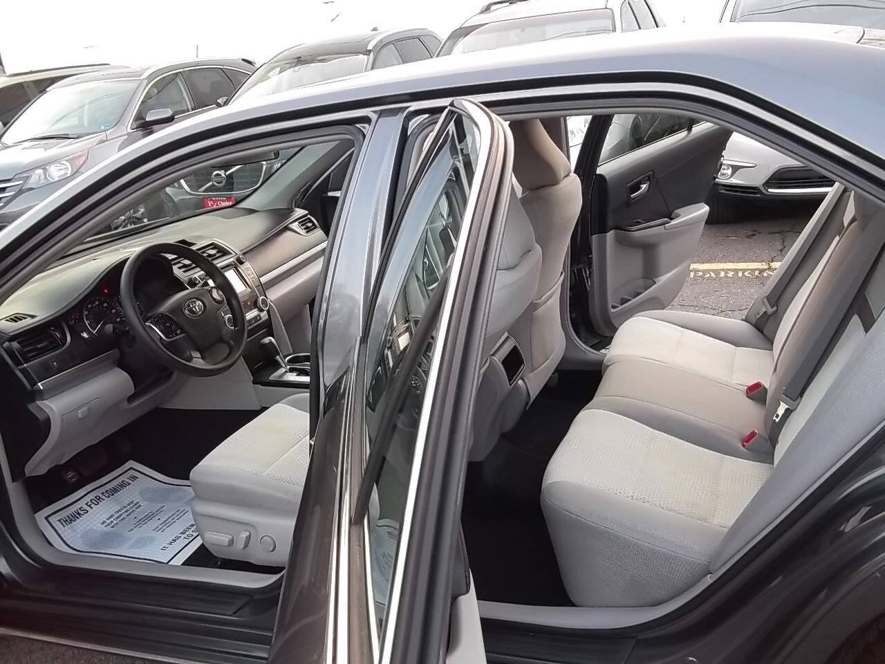 Used 2014 Toyota Camry LE FWD image 7