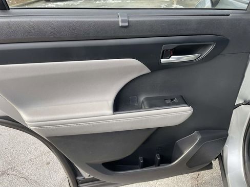 Used 2019 Toyota Highlander Plus image 19