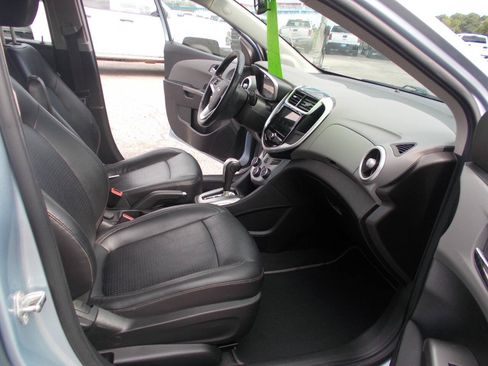 Used 2018 Chevrolet Sonic Premier FWD image 9