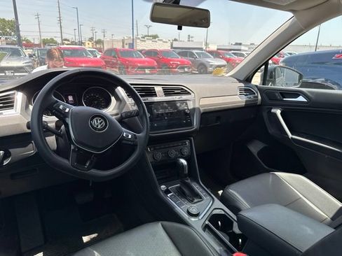 Used 2020 Volkswagen Tiguan SE w/ Panoramic Sunroof Package AWD/4WD image 9