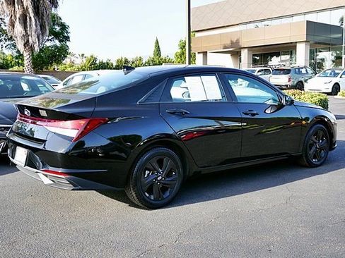 Used 2022 Hyundai Elantra SEL w/ Convenience Package FWD image 8
