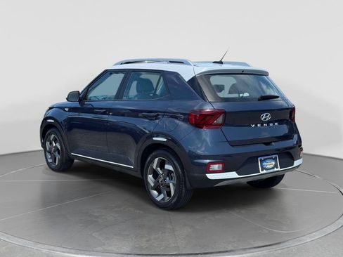 Used 2023 Hyundai Venue Limited FWD image 5