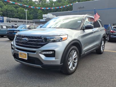 Certified 2024 Ford Explorer XLT w/ Equipment Group 202A