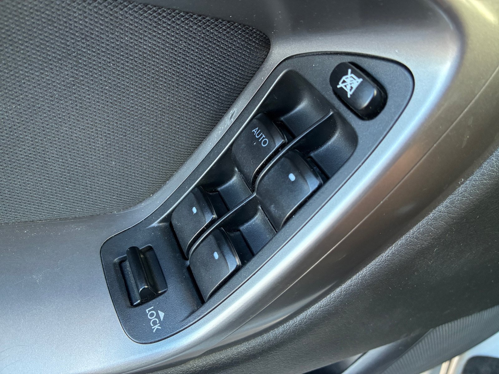 Used 2005 Subaru Legacy 2.5i AWD/4WD image 13