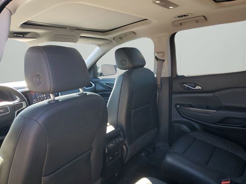 Used 2023 GMC Acadia SLT w/ Technology Package image 18