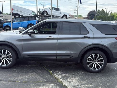 Used 2022 Ford Explorer ST AWD/4WD image 9