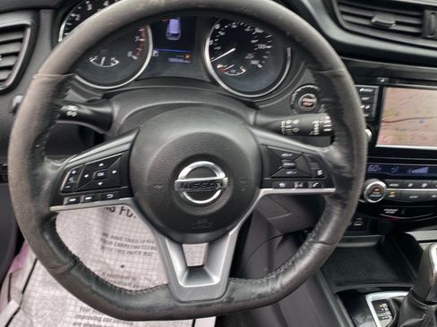 Used 2018 Nissan Rogue SV w/ Premium Package AWD/4WD image 18