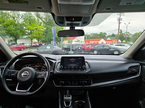 Used 2024 Nissan Rogue S AWD/4WD image 3