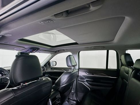 Used 2022 Jeep Grand Cherokee Limited 4xe image 27