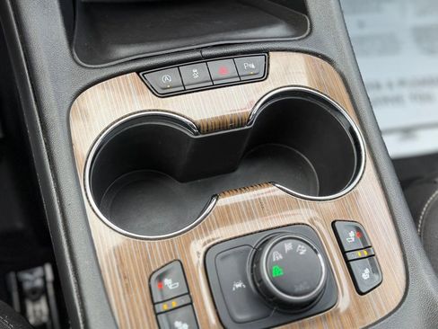 Used 2021 GMC Acadia SLE w/ Driver Convenience Package image 21