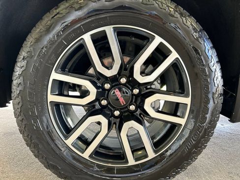 Used 2025 GMC Sierra 1500 AT4 w/ AT4 Premium Package AWD/4WD image 28
