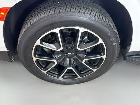 Used 2022 Chevrolet Suburban RST w/ Luxury Package AWD/4WD image 36