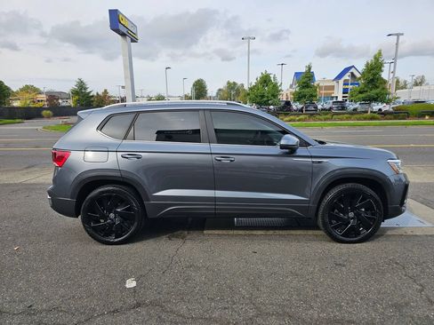 Used 2024 Volkswagen Taos SEL AWD/4WD image 4