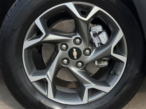 Used 2025 Chevrolet Trax LT w/ LT Convenience Package image 10