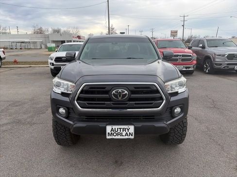 Used 2019 Toyota Tacoma 4D Double Cab image 9