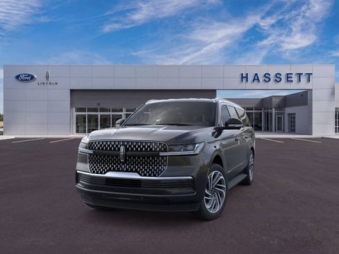 New 2026 Lincoln Navigator L Premier AWD/4WD image 2