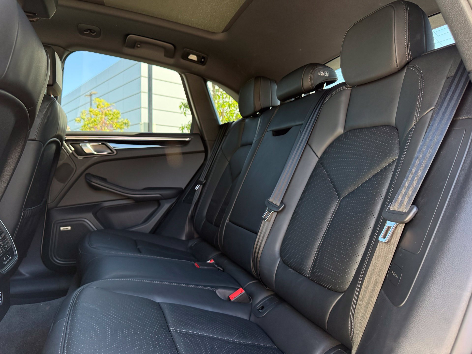 Used 2026 Porsche Macan AWD/4WD image 30