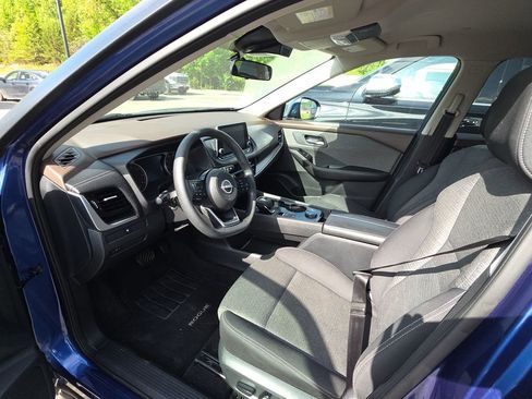 Used 2022 Nissan Rogue SV AWD/4WD image 8