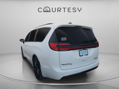 New 2026 Chrysler Pacifica Limited w/ S Appearance Package image 3