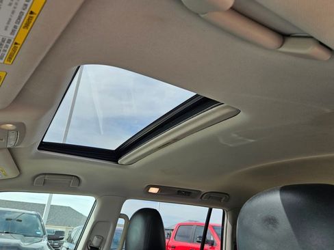 Used 2023 Nissan Armada SL w/ Captain's Chairs Package image 15