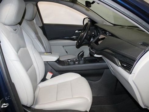 Certified 2022 Cadillac XT4 Premium Luxury w/ Enhanced Visibility Package image 10