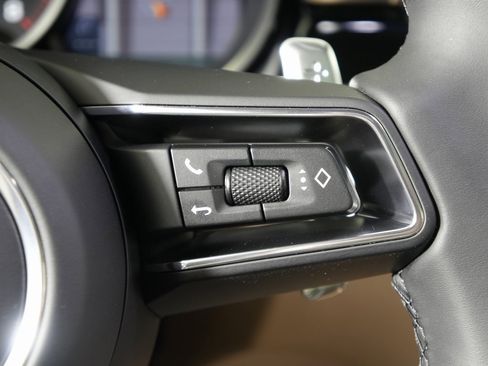 New 2026 Porsche Macan image 23