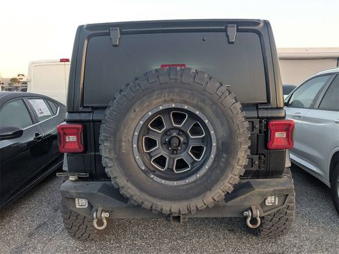 Used 2018 Jeep Wrangler Unlimited Sahara image 4